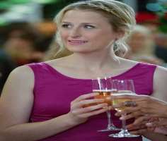 Mamie Gummer consuming alcohol